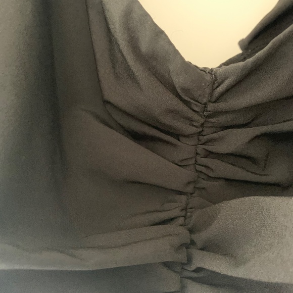 Black ruffle crop top - Picture 2 of 4